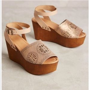 Liendo- Seychelles Wood Platform Heels